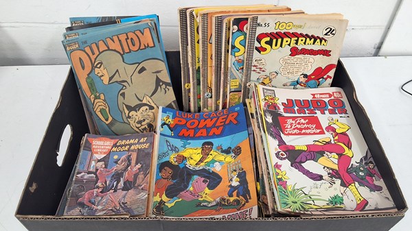 Lot 1203 - COMICS