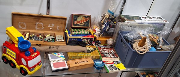Lot 1359 - VINTAGE TOYS