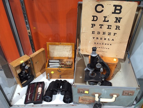 Lot 1353 - MEDICAL EQUIPMENT