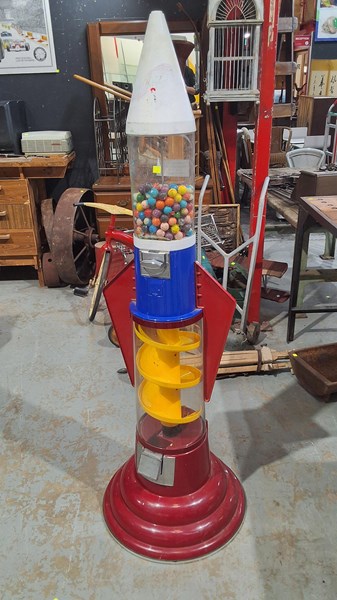 Lot 253 - DISPENSER