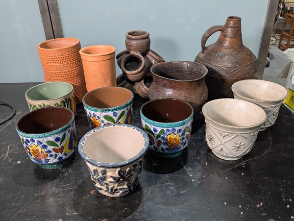 Lot 24 - PLANTER POTS