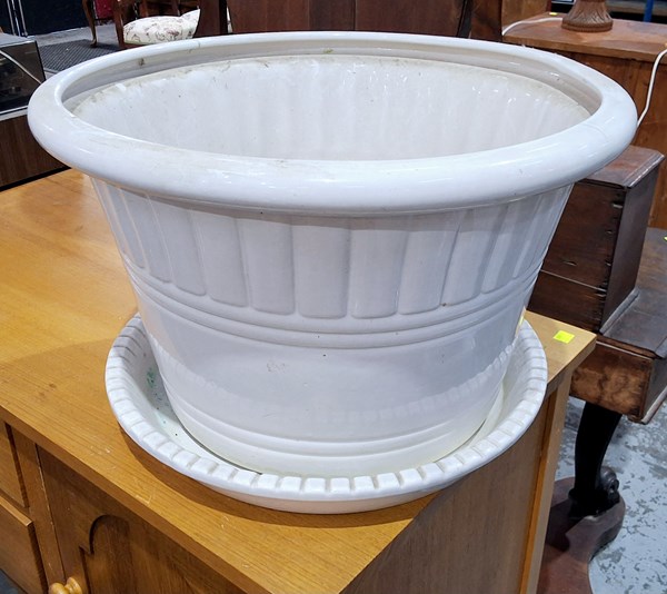 Lot 171 - PLANTER
