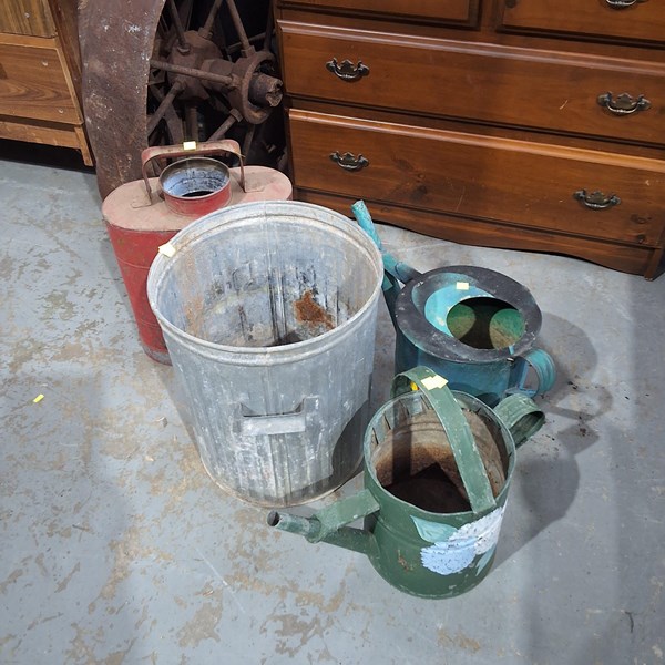 Lot 236 - WATER VESSELS