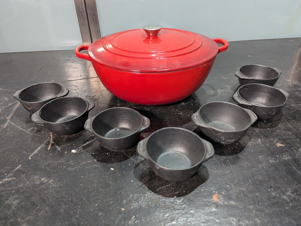 Lot 1284 - COOKWARE