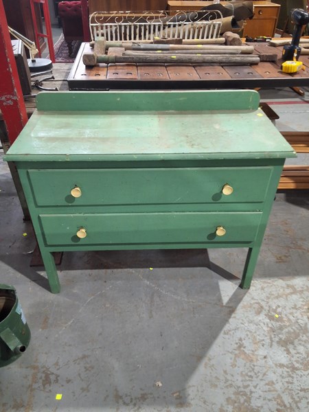 Lot 233 - CHEST OF DRAWERS