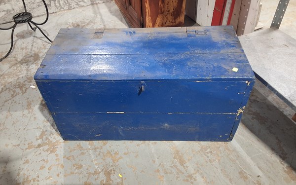 Lot 275 - TRUNK