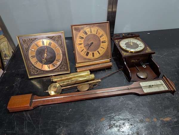 Lot 200 - WALL CLOCKS