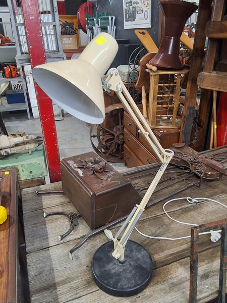 Lot 19 - DESK LAMP