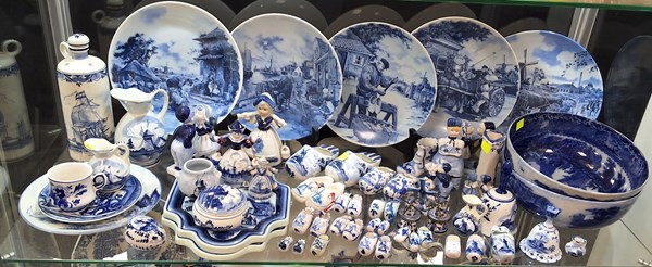 Lot 1163 - BLUE AND WHITE CHINA