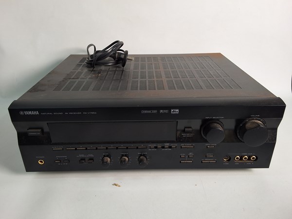 Lot 1332 - YAMAHA RECEIVER