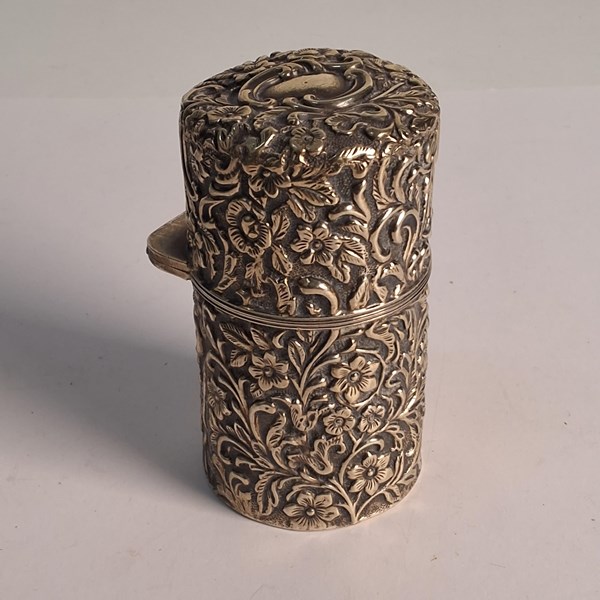 Lot 1054 - BOTTLE HOLDER