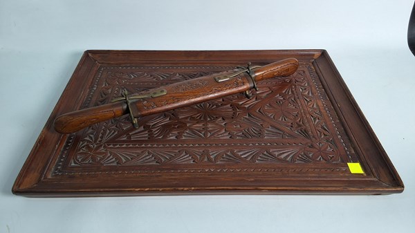 Lot 1268 - TRAY AND KNIVES
