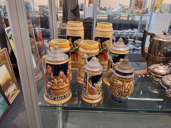 Lot 1324 - BEER STEINS
