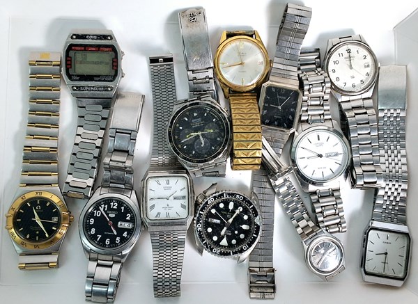Lot 1044 - WATCHES