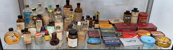 Lot 1374 - PACKAGING