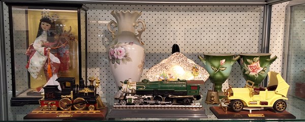 Lot 1255 - HOMEWARES