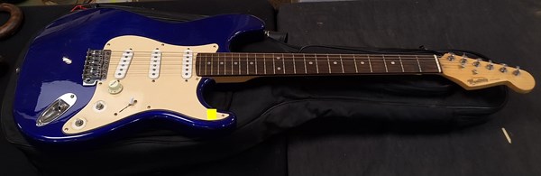 Lot 1189 - GUITAR