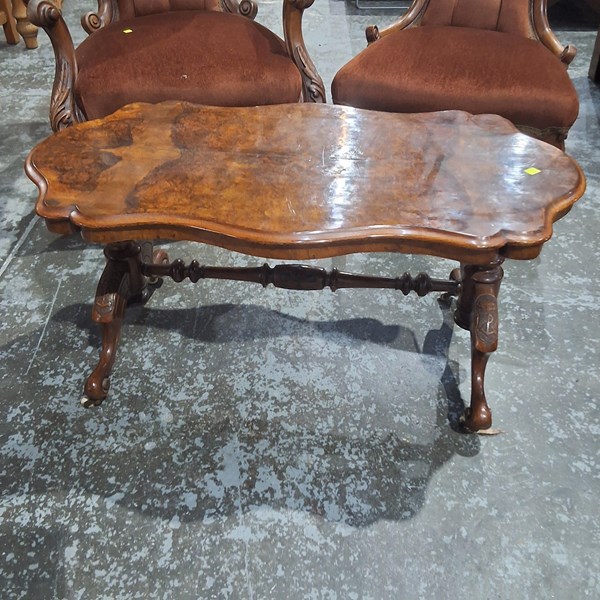 Lot 161 - COFFEE TABLE