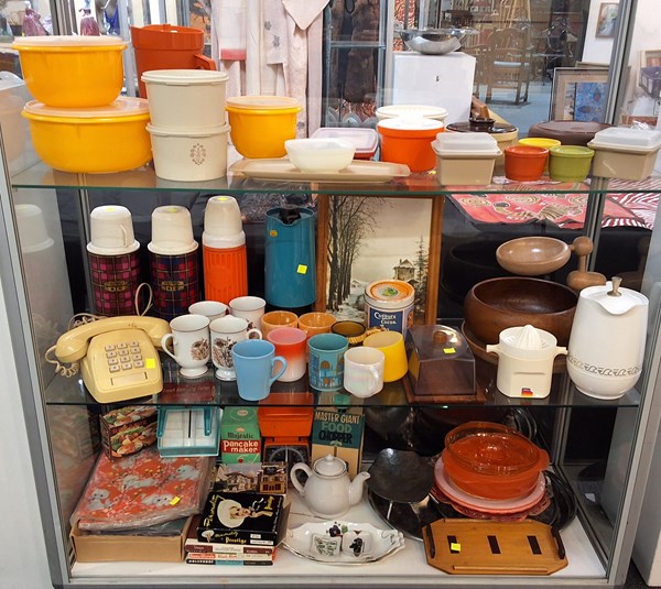 Lot 1313 - RETRO HOMEWARES