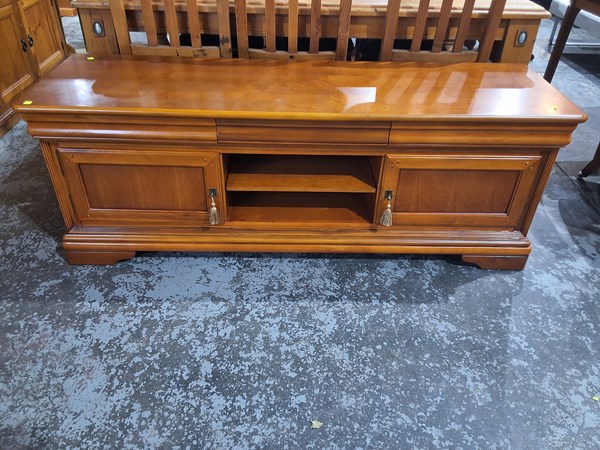 Lot 204 - ENTERTAINMENT UNIT