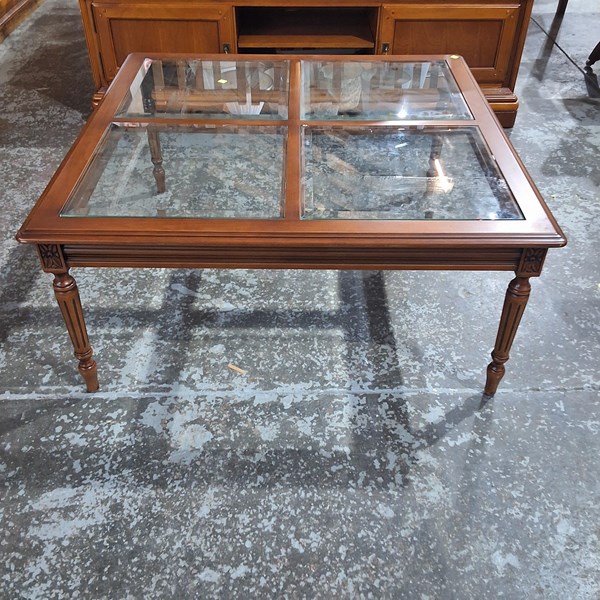 Lot 209 - COFFEE TABLE