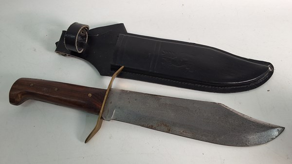 Lot 1194 - HUNTING KNIFE