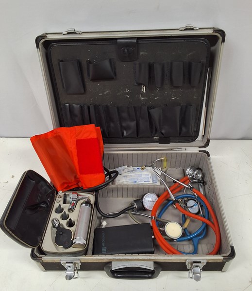 Lot 1352 - MEDICAL EQUIPMENT