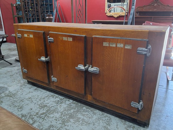 Lot 186 - BAR COUNTER