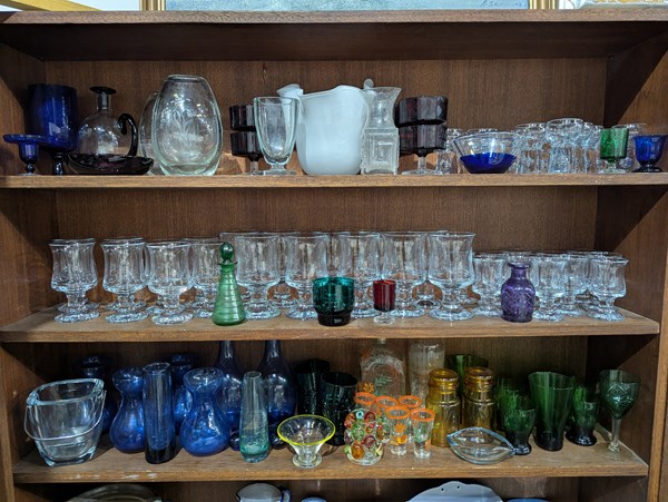 Lot 294 - RETRO GLASSWARE