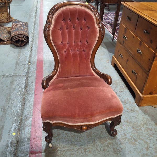 Lot 409 - NURSING CHAIR