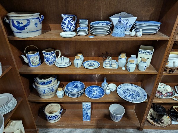 Lot 295 - BLUE AND WHITE CHINA