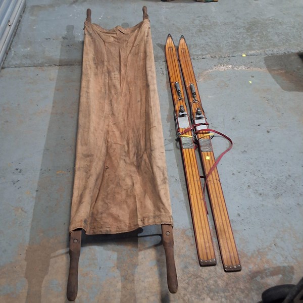 Lot 433 - SKIS AND STRETCHER