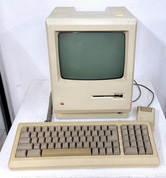 Lot 1383 - APPLE COMPUTER
