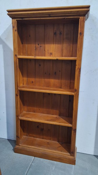 Lot 358 - BOOKSHELF