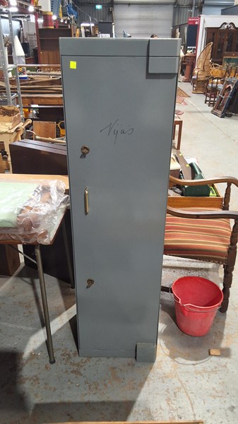 Lot 286 - CABINET