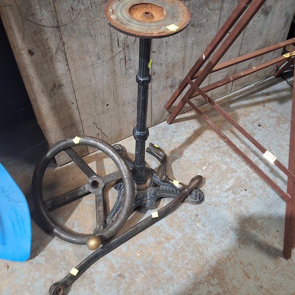 Lot 427 - METAL LOT