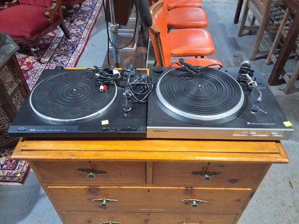Lot 391 - TURNTABLES