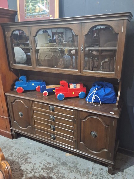 Lot 94 - DISPLAY DRESSER