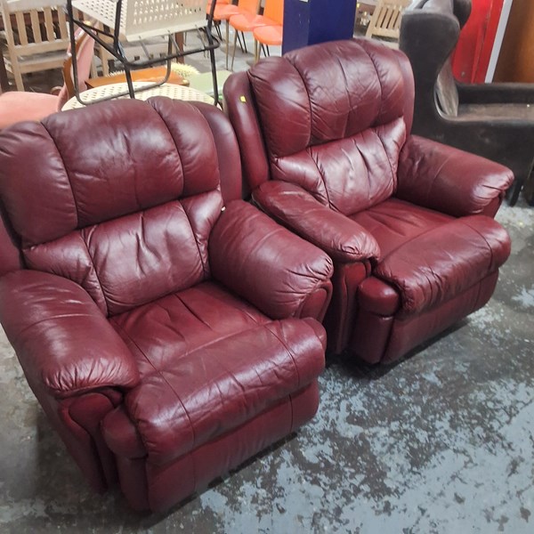Lot 400 - RECLINER CHAIRS
