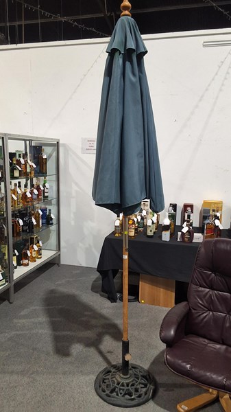 Lot 311 - UMBRELLA