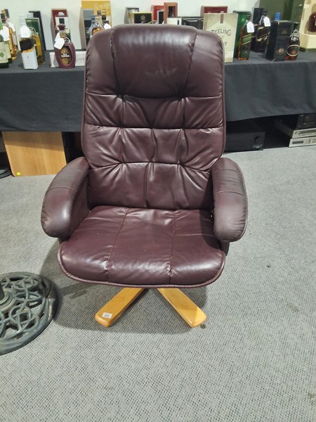 Lot 312 - RECLINER CHAIR