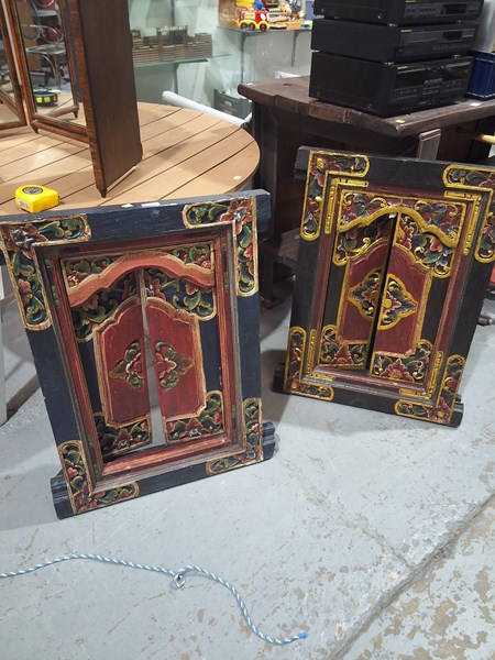 Lot 333 - WINDOW FRAMES