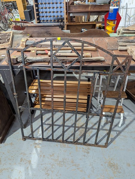Lot 223 - ENTRANCE GATE