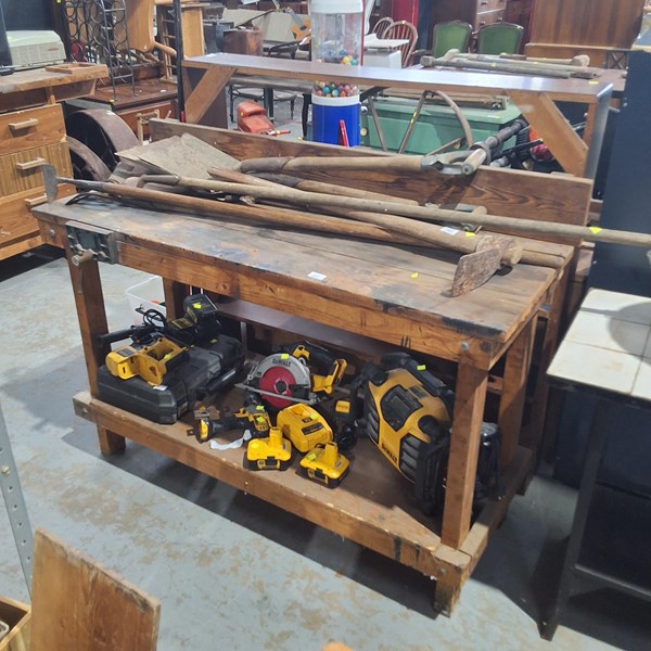 Lot 261 - WORKBENCH