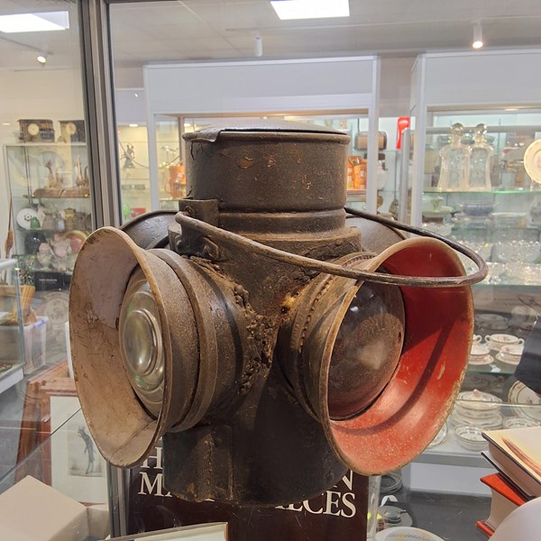 Lot 1161 - RAIL LAMP