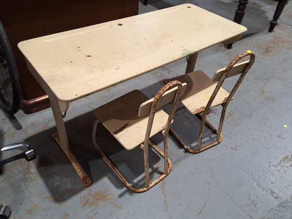 Lot 313 - SCHOOL DESK