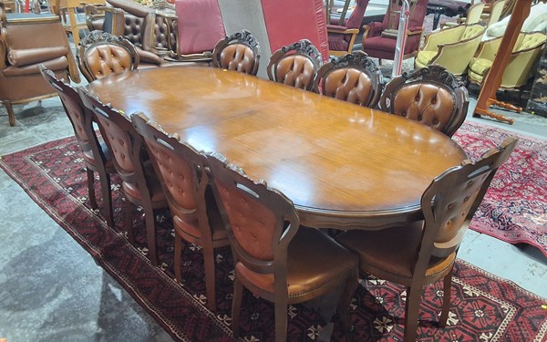 Lot 318 - DINING SUITE