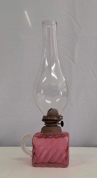 Lot 1295 - KEROSENE LAMP