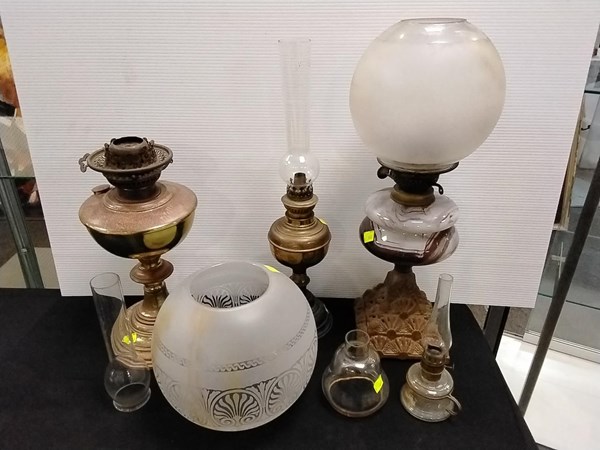 Lot 1184 - LAMP PARTS