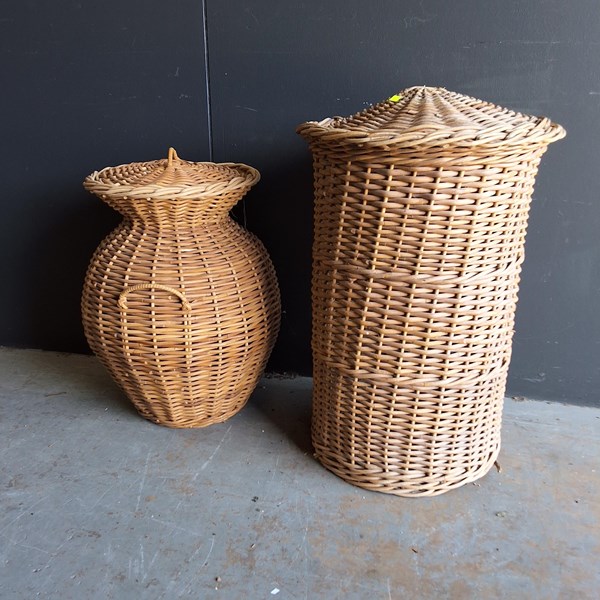 Lot 169 - LAUNDRY BASKETS